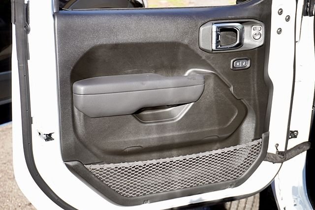 New 2026 Bright White Clear-Coat Exterior Paint Jeep Sport S image 31