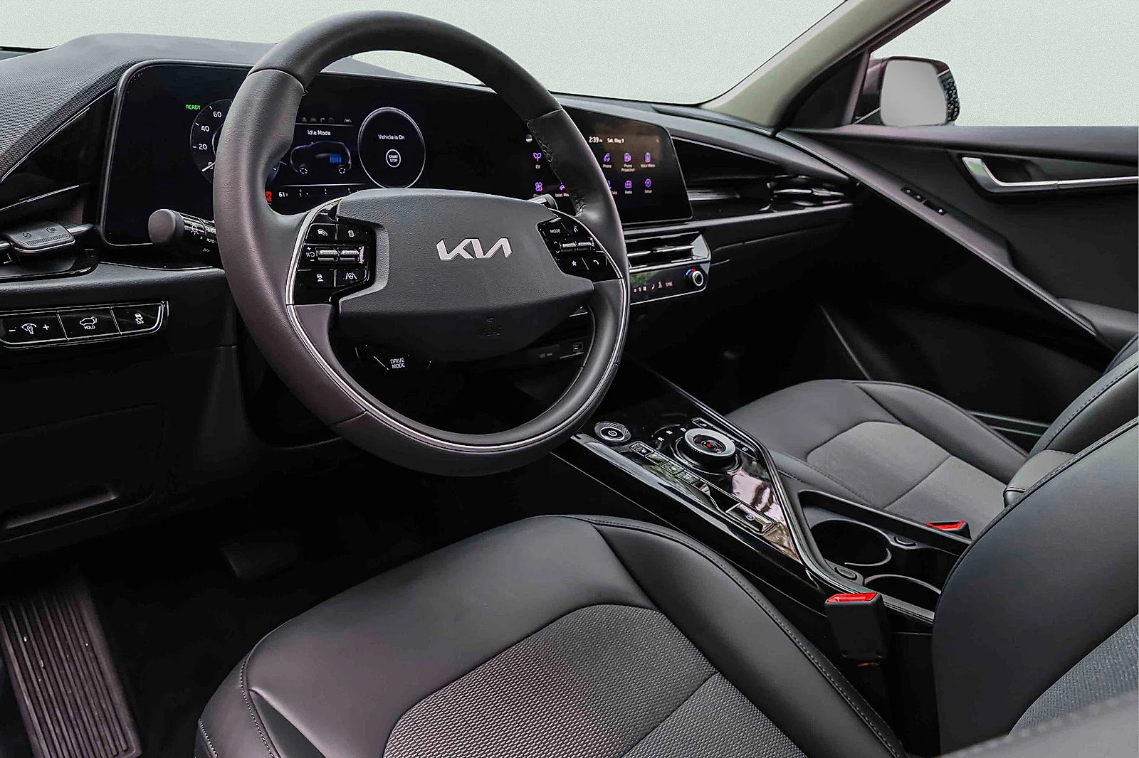 Certified Used 2025 Interstellar Gray Kia Wind image 24
