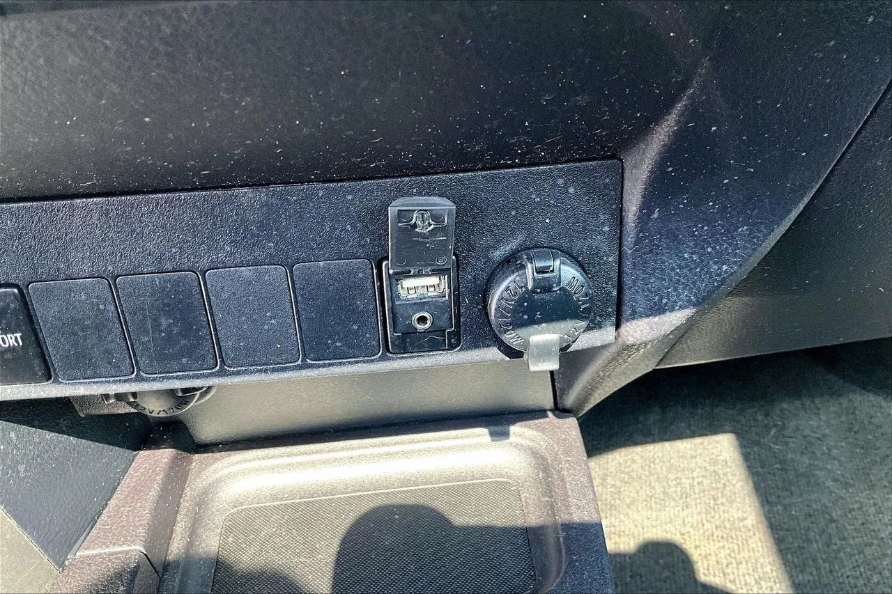 Used 2018 Gray Toyota XLE image 16