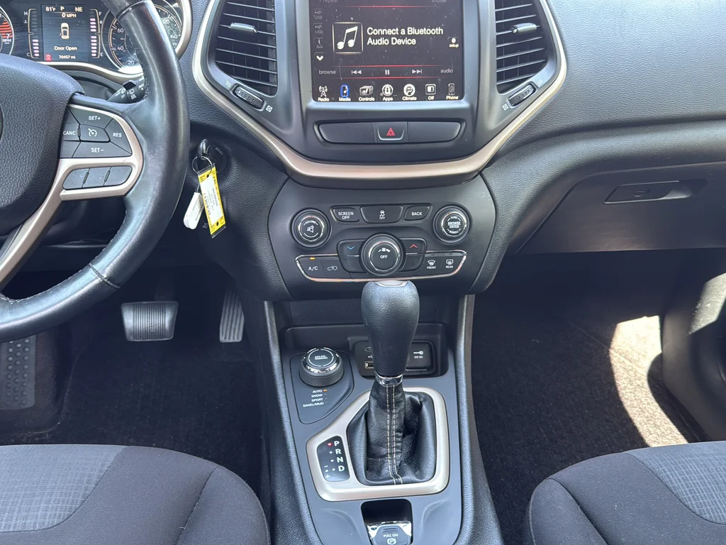 Used 2017 Red Jeep Latitude image 20
