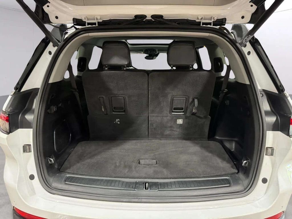 Used 2022 White/off-white Jeep Limited image 31