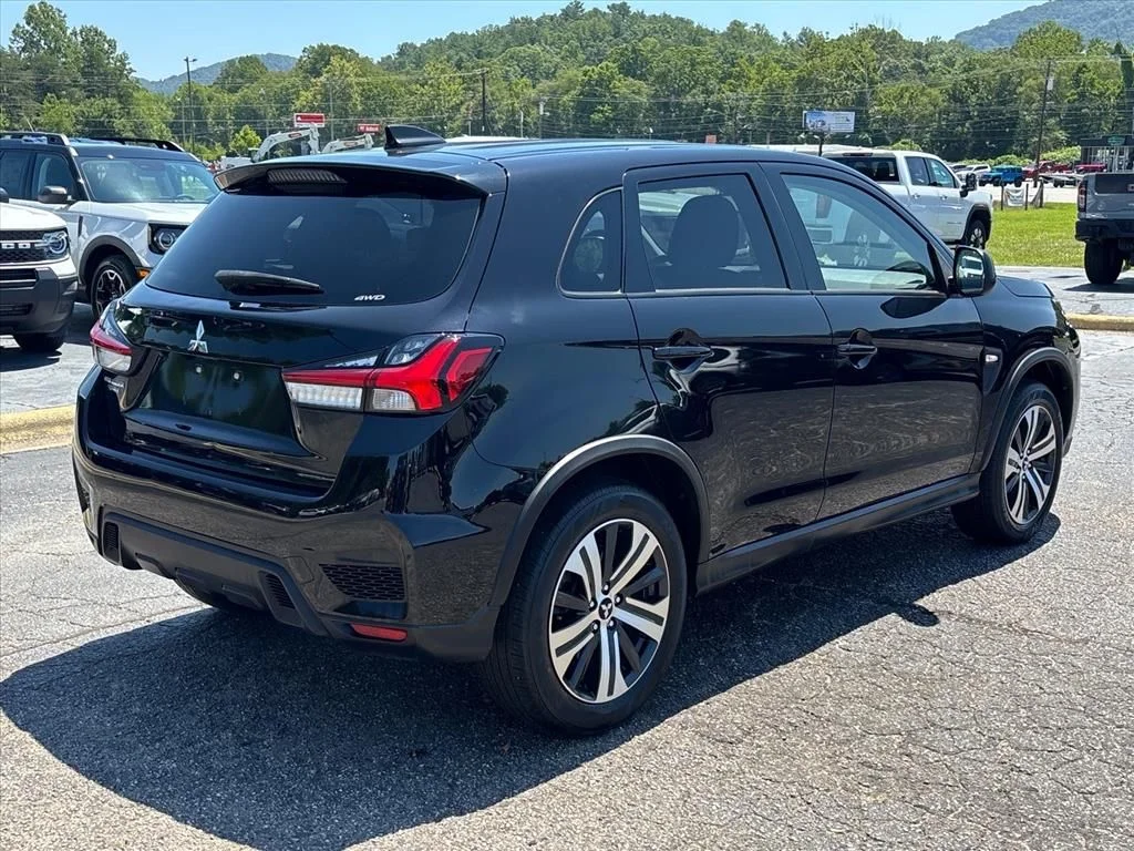 Used 2023 Black Mitsubishi 2.0 ES image 8