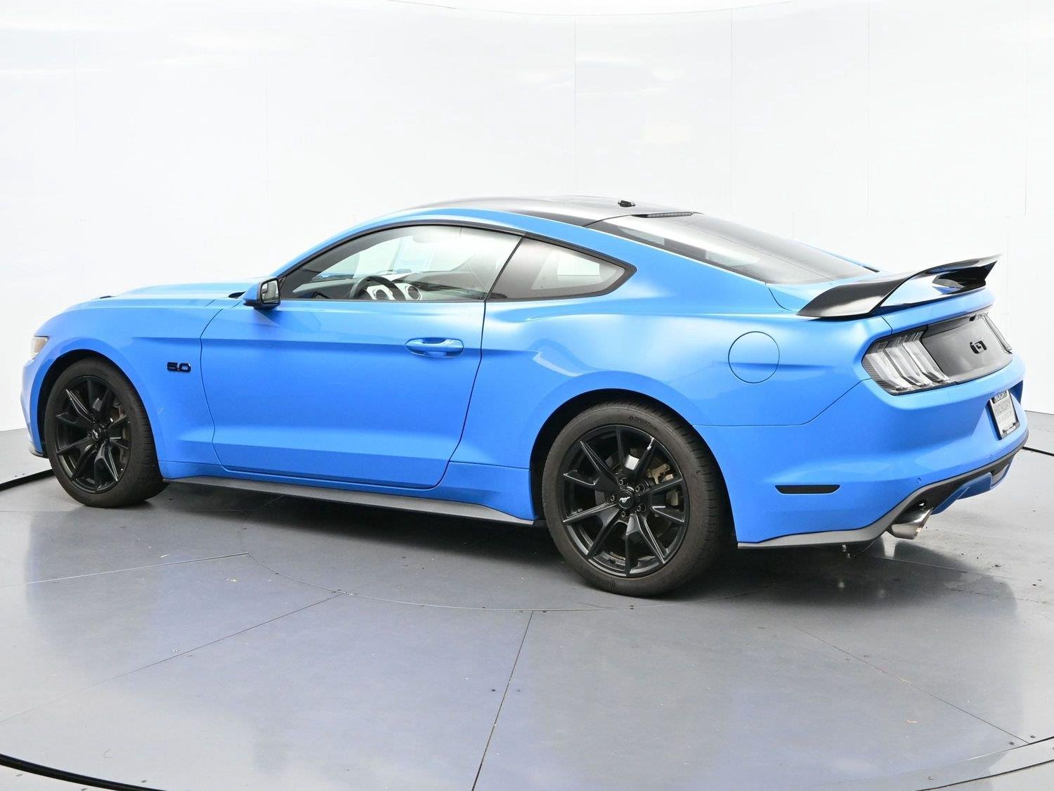 Used 2017 Grabber Blue Ford GT Premium image 5