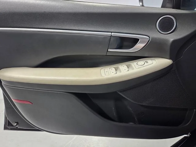 Used 2023 Black Hyundai SEL image 23