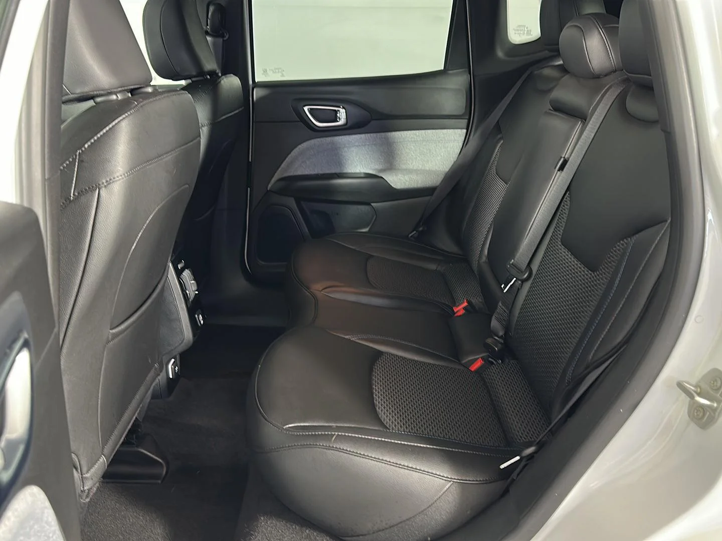 Used 2024 Bright White Clearcoat Jeep Latitude image 23
