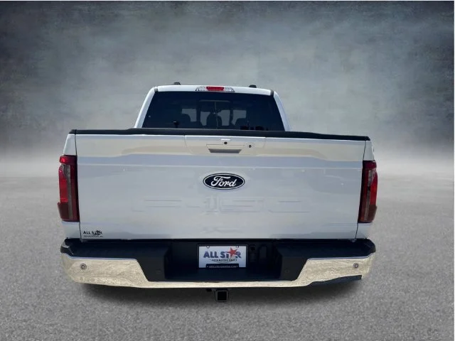 New 2026 Oxford White Ford XLT image 8