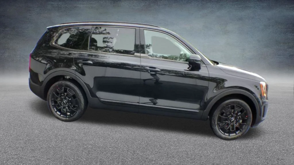 Used 2022 Black Kia EX image 26