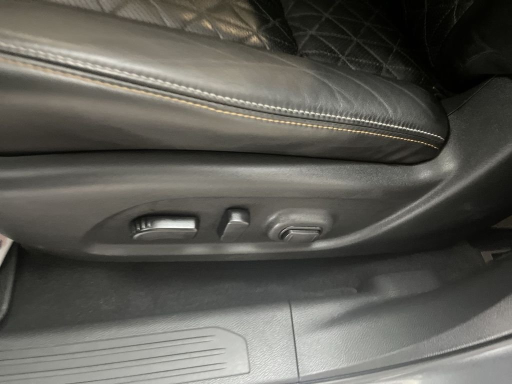 Used 2021 Gray Nissan Platinum image 16