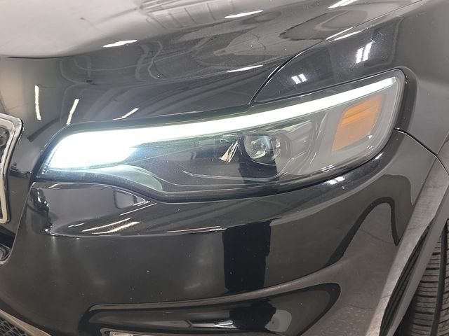 Used 2019 Diamond Black Crystal Pearlcoat Jeep Limited image 28