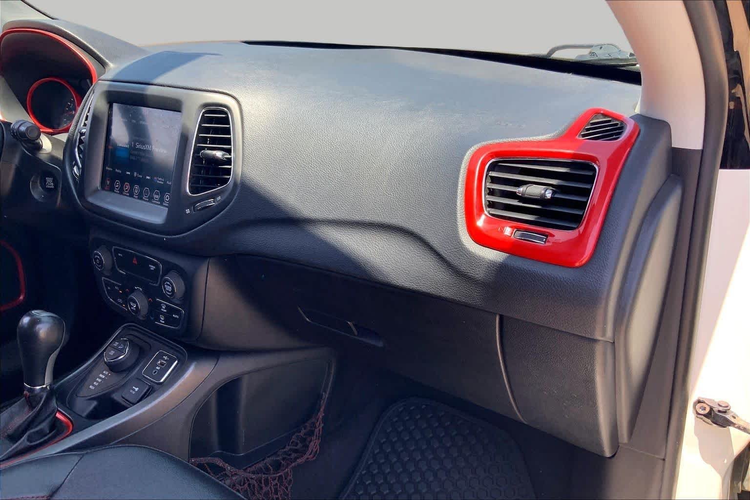 Used 2019 White Clearcoat Jeep Trailhawk image 19