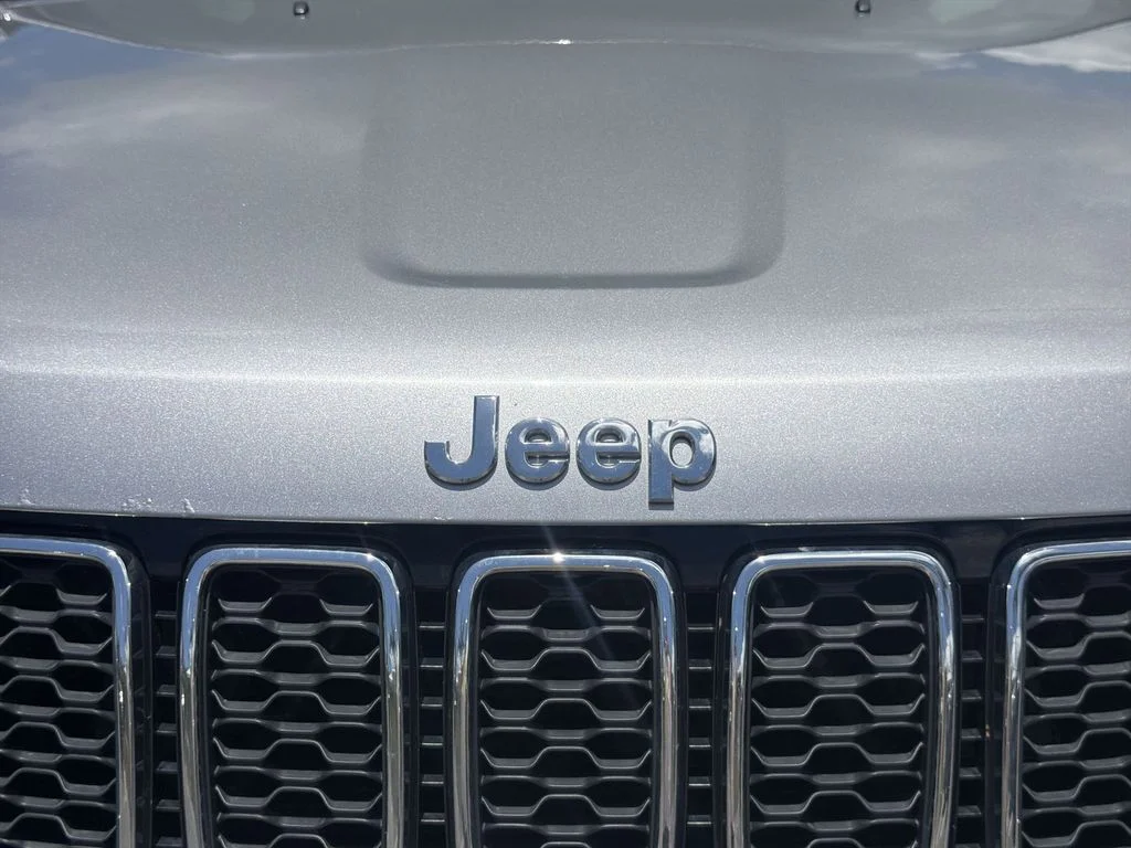 Used 2018 Billet Silver Metallic Jeep Limited image 38