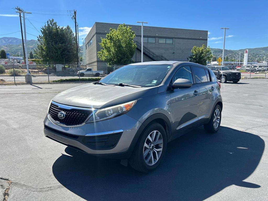 Used 2016 Mineral Silver Kia LX image 9