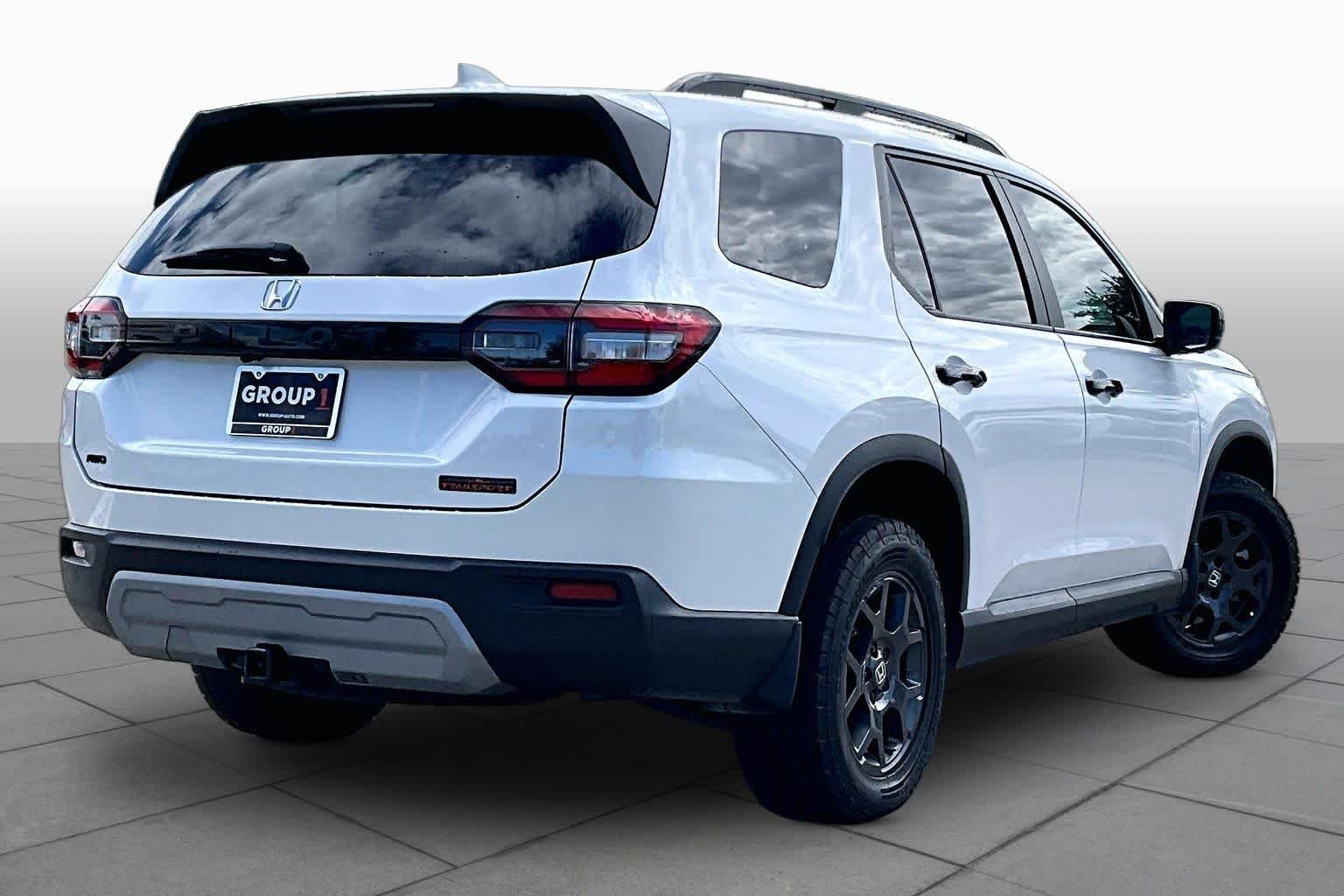 Used 2025 Platinum White Pearl Honda TrailSport image 12