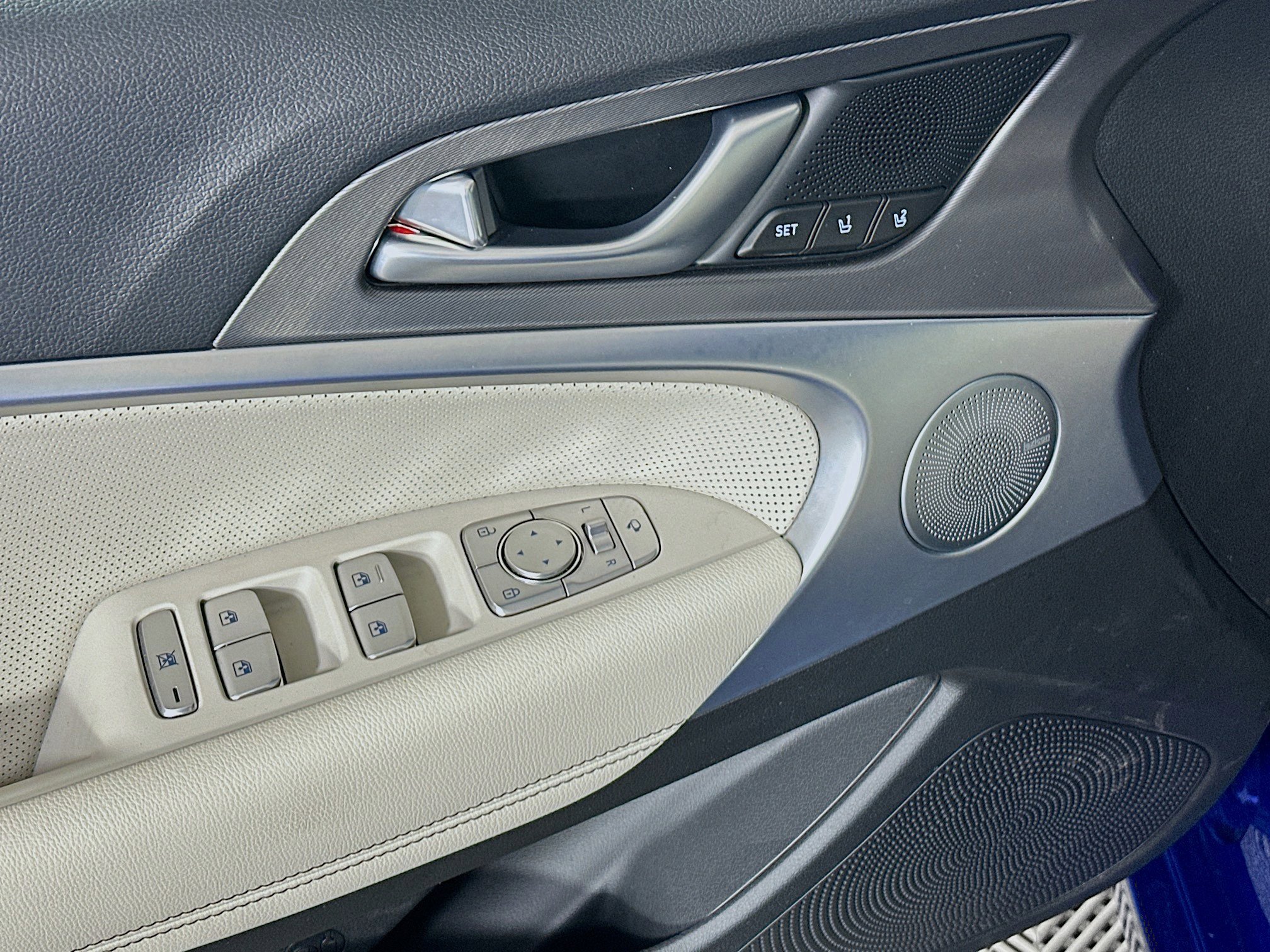 2025 GENESIS G70 Standard - Photo 14