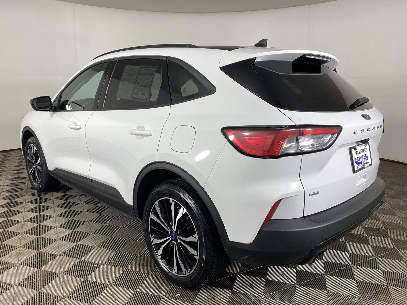 Used 2022 Oxford White Ford SE Hybrid image 5