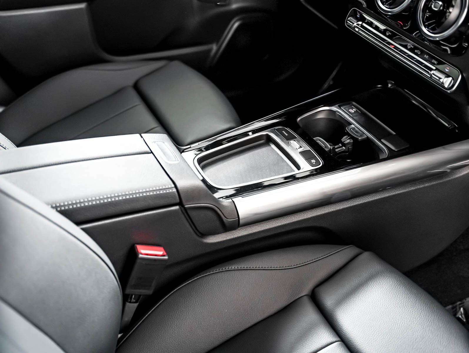 New 2026 Mountain Grey Metallic Mercedes-Benz GLA 250 image 18