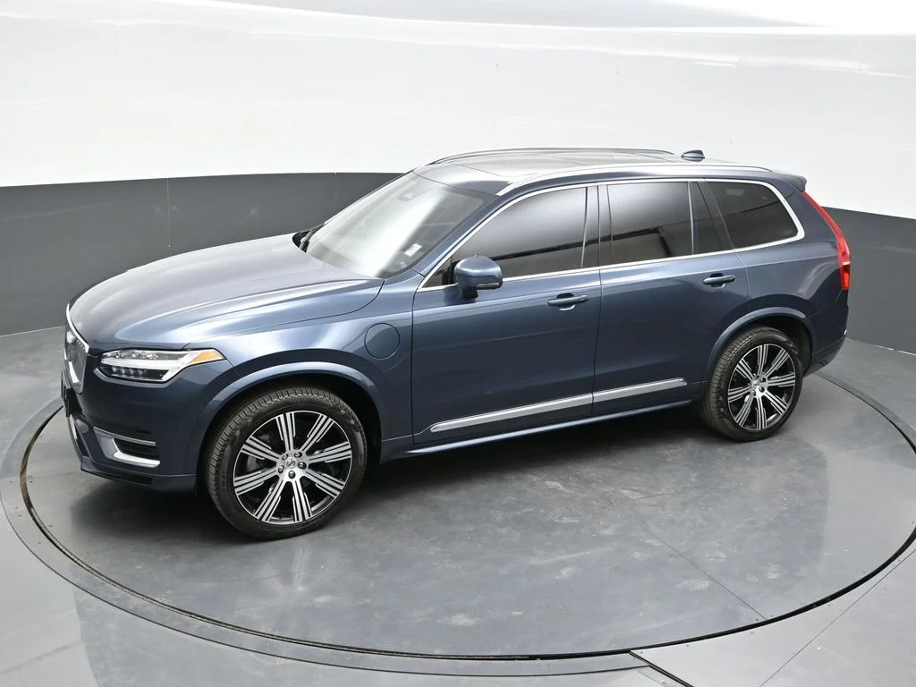Certified Used 2025 Denim Blue Volvo Core image 34