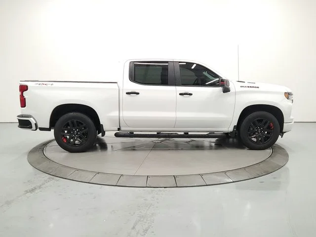 Used 2025 White Chevrolet RST image 8