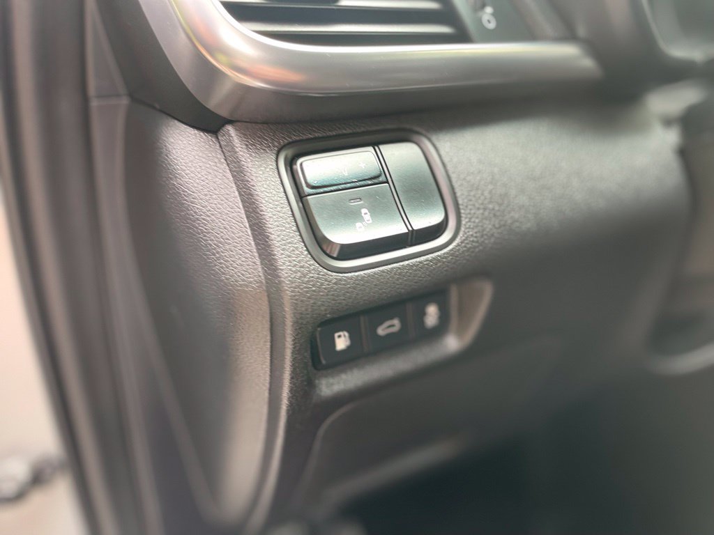 Used 2018 Sparkling Silver Kia EX image 9