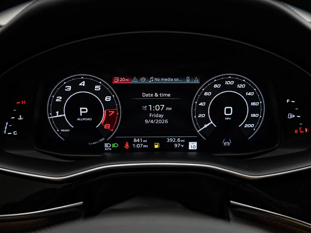 Used 2025 Mythos Black Metallic Audi 4.0T image 31