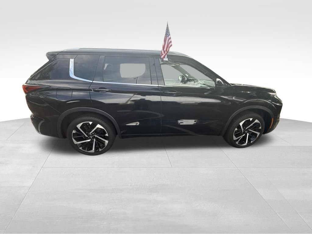 Used 2024 Gray Mitsubishi SEL Platinum Edition image 8
