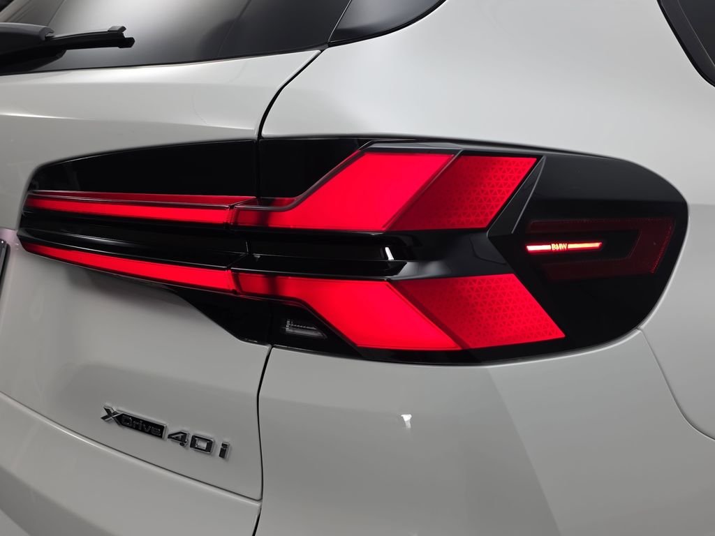 New 2026 Alpine White BMW xDrive40i image 33