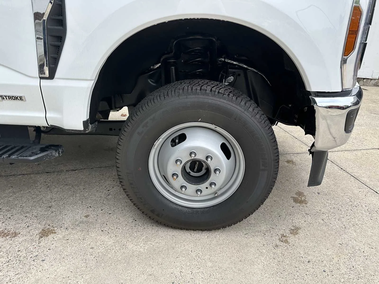 New 2025 Oxford White Ford XL image 13