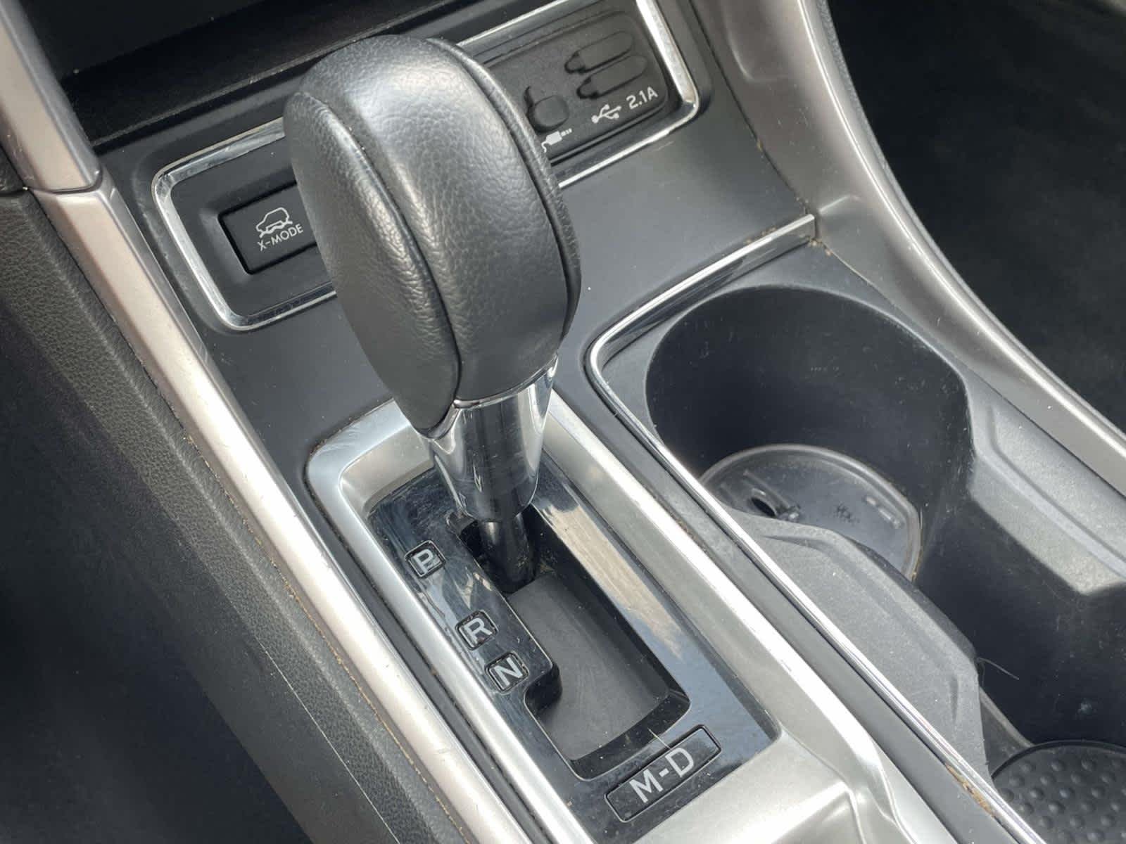 Used 2020 Crystal White Pearl Subaru Limited image 33