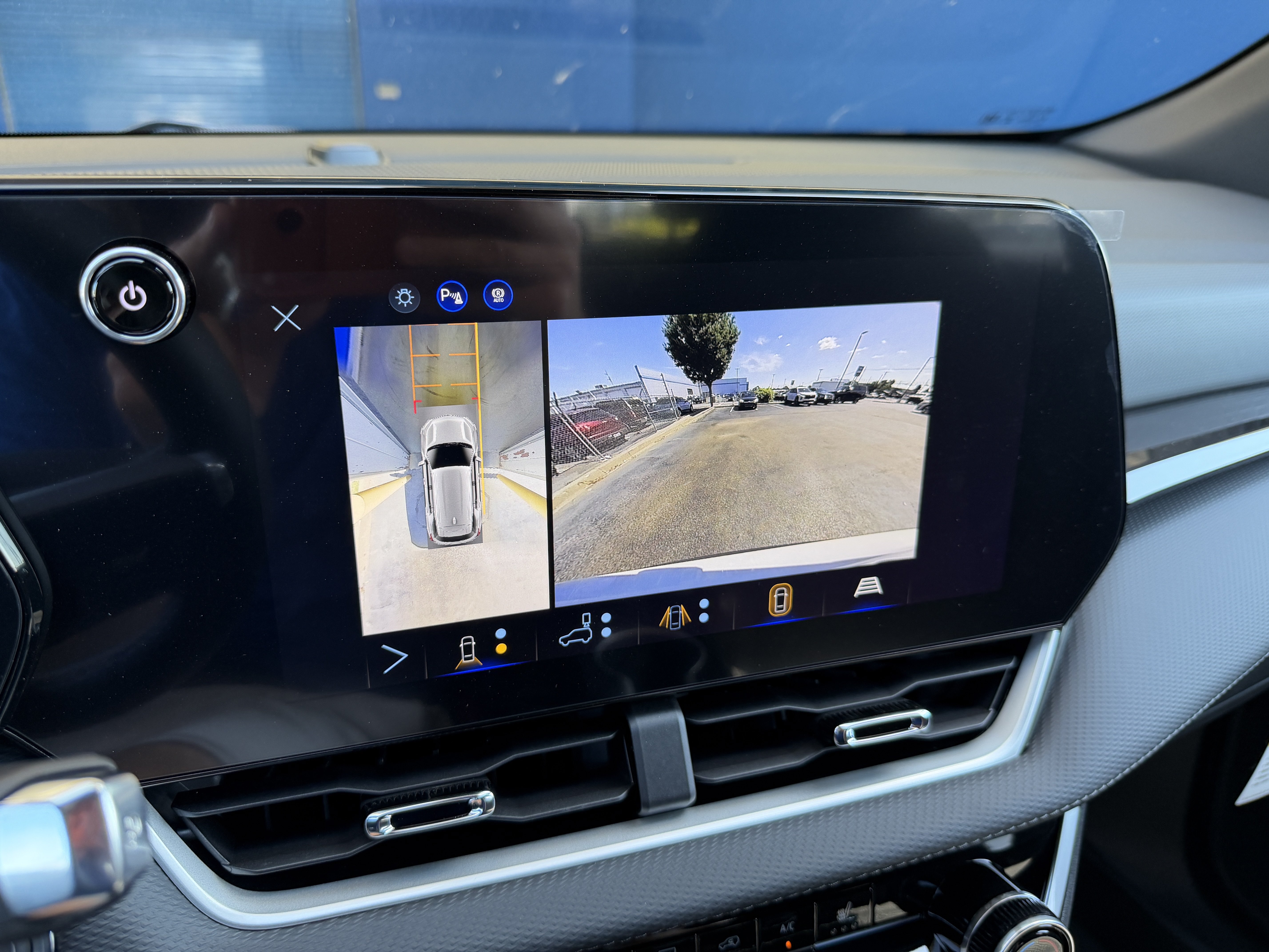 2027 Chevrolet Equinox LT - Photo 20