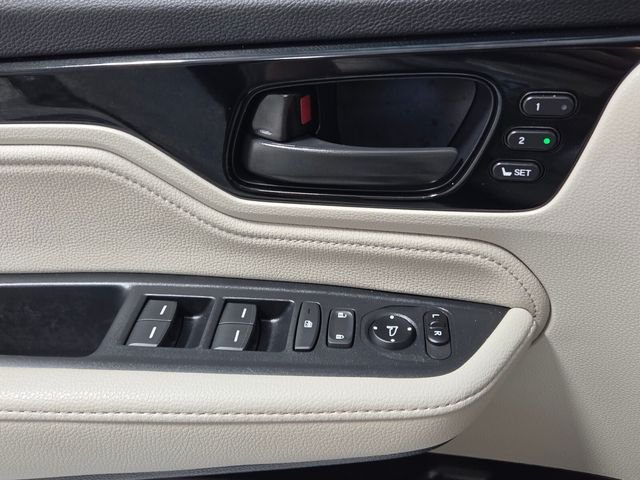 Used 2025 Silver Honda Touring image 34