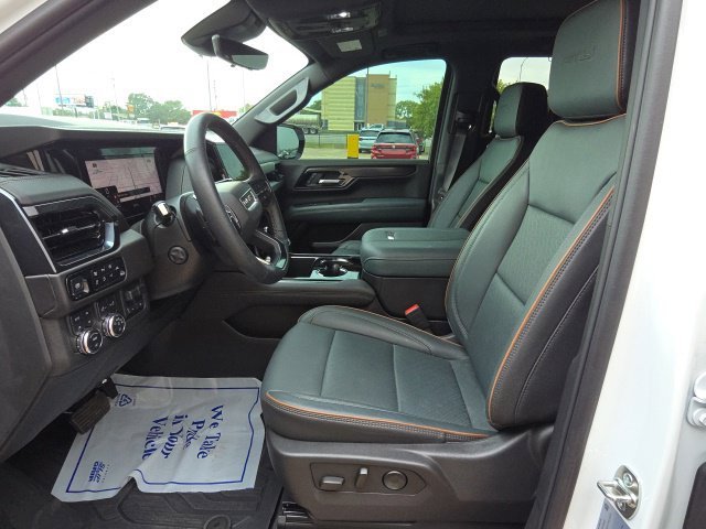 Used 2025 White GMC AT4 image 23