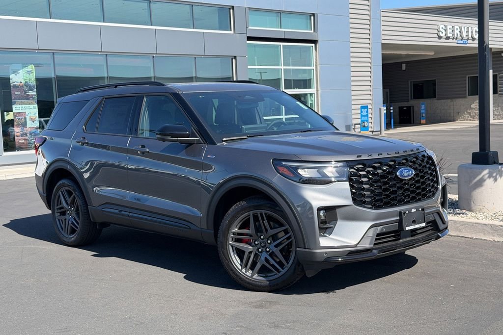 New 2026 Carbonized Gray Metallic Ford ST-Line image 2