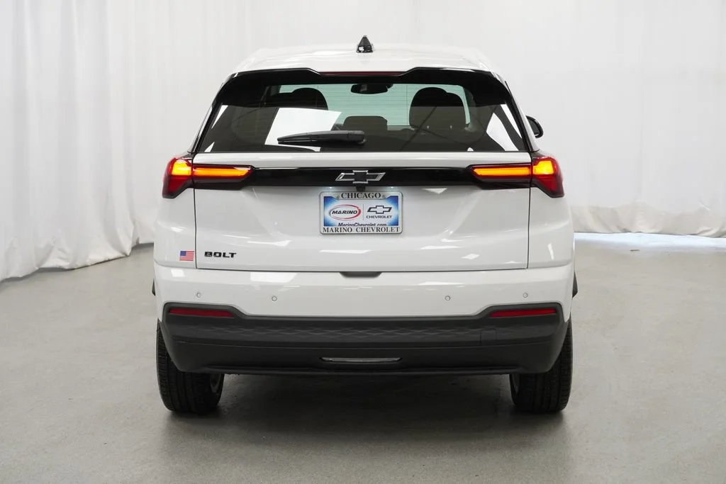 New 2027 Summit White Chevrolet LT image 35