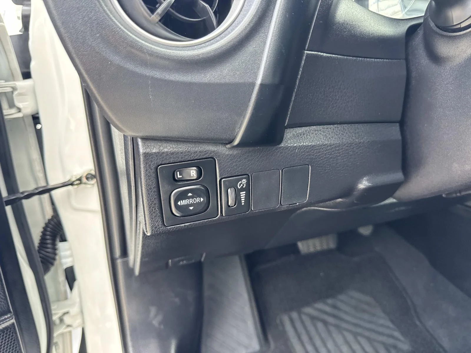 Used 2019 Super White Toyota LE image 20