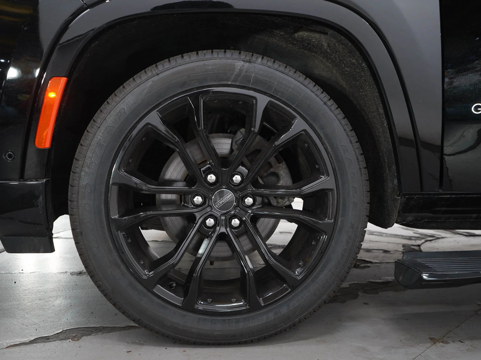 Used 2023 Diamond Black Crystal Pearlcoat Jeep Series III image 32
