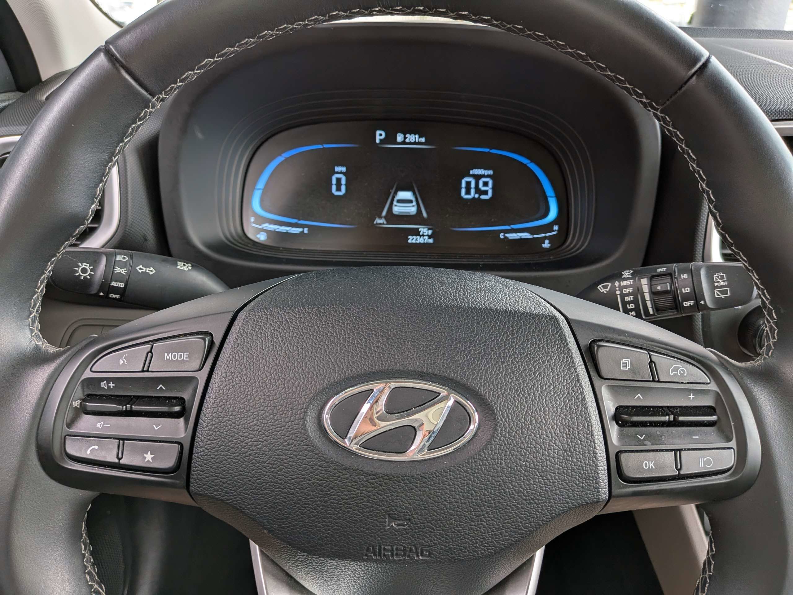 Used 2025 White Hyundai SEL image 25