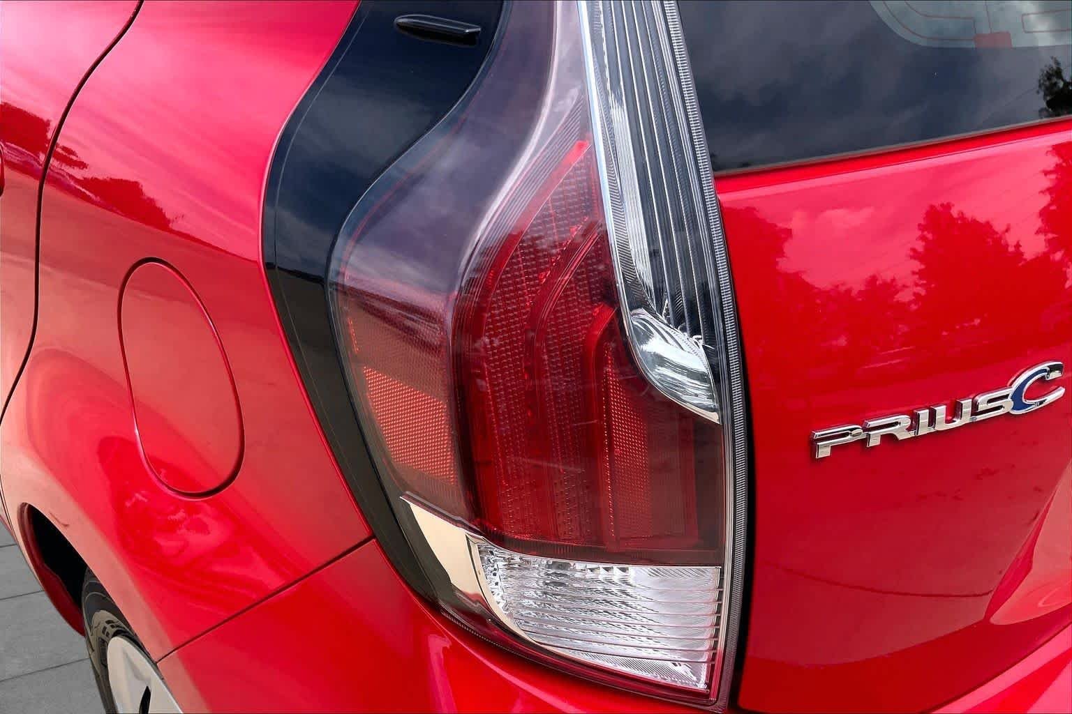 Used 2016 Absolutely Red Toyota One image 29