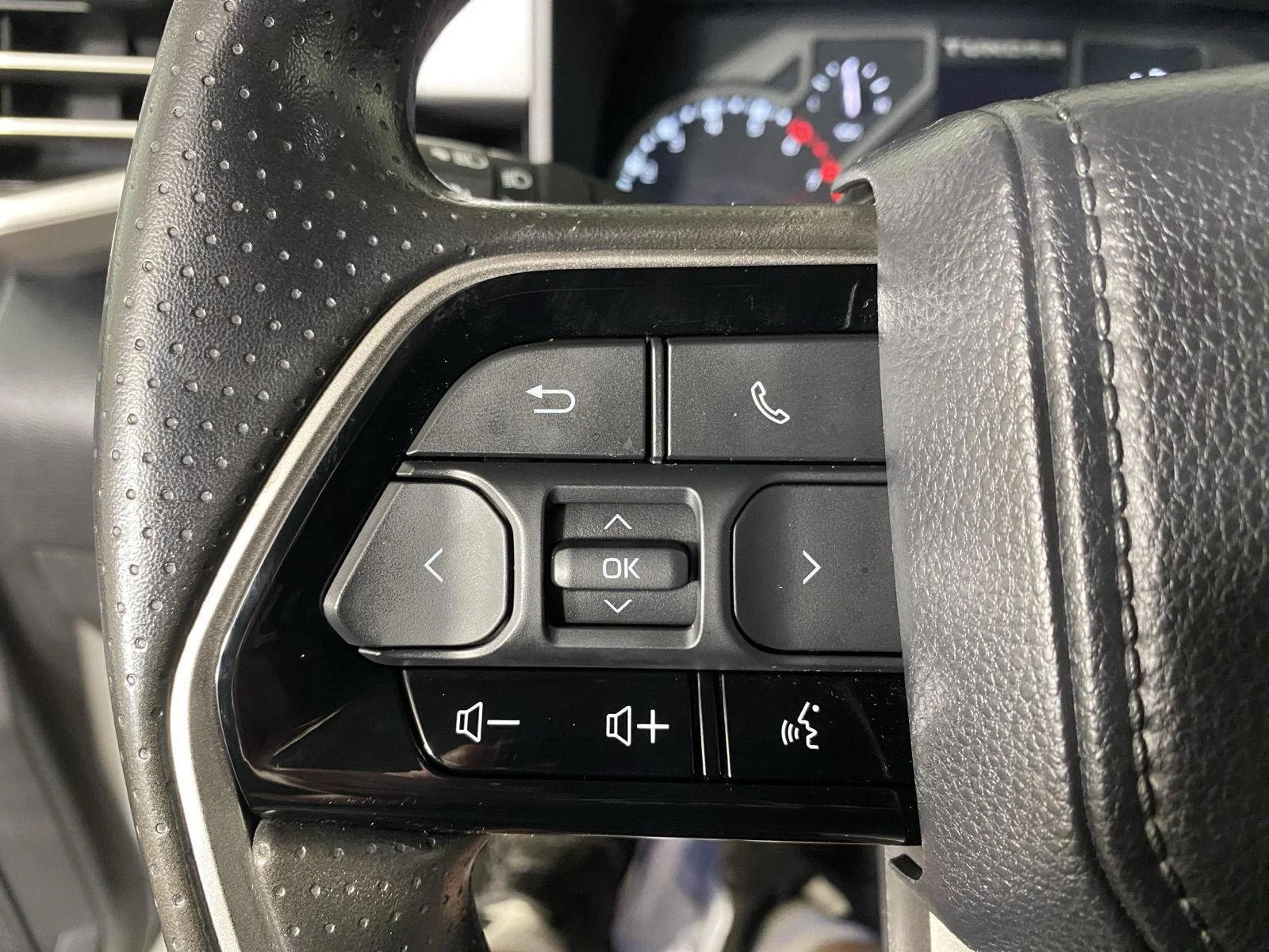 Used 2024 Ice Cap Toyota SR5 image 19