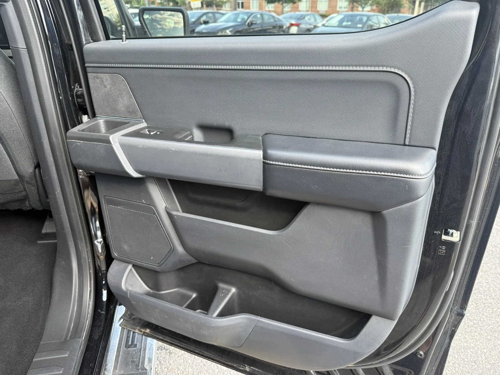 Used 2024 Agate Black Metallic Ford XLT 4WD image 31