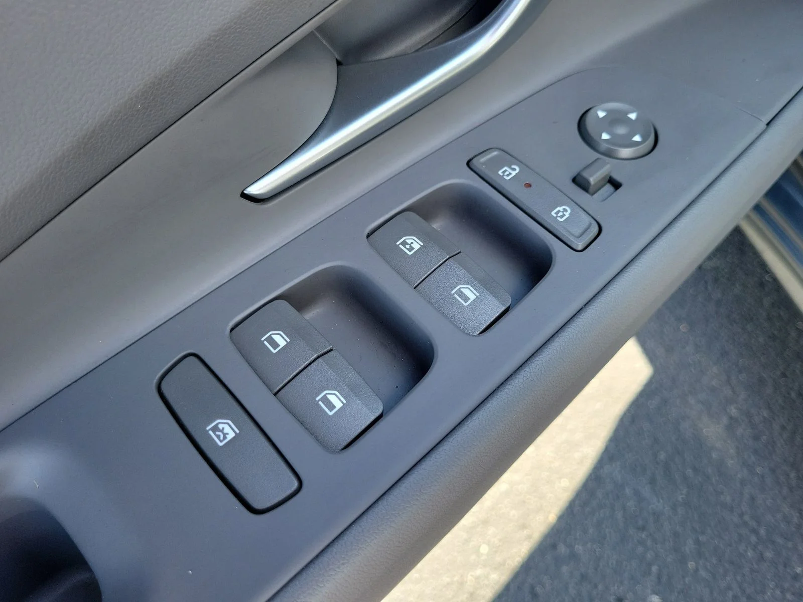 Certified Used 2025 Gray Hyundai SEL Convenience image 14