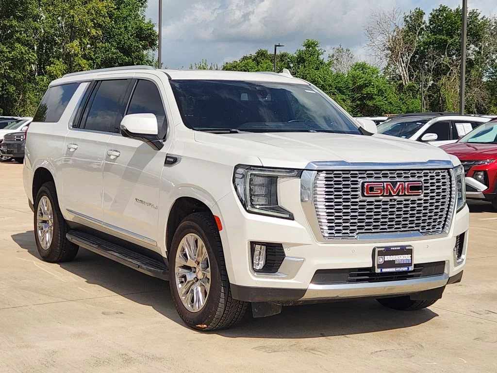 Used 2021 White Frost Tricoat GMC Denali image 3