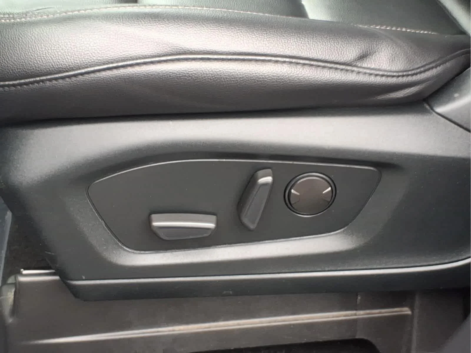 Used 2020 Agate Black Metallic Ford XLT image 19