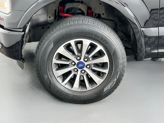 Used 2016 Black Ford Platinum image 27