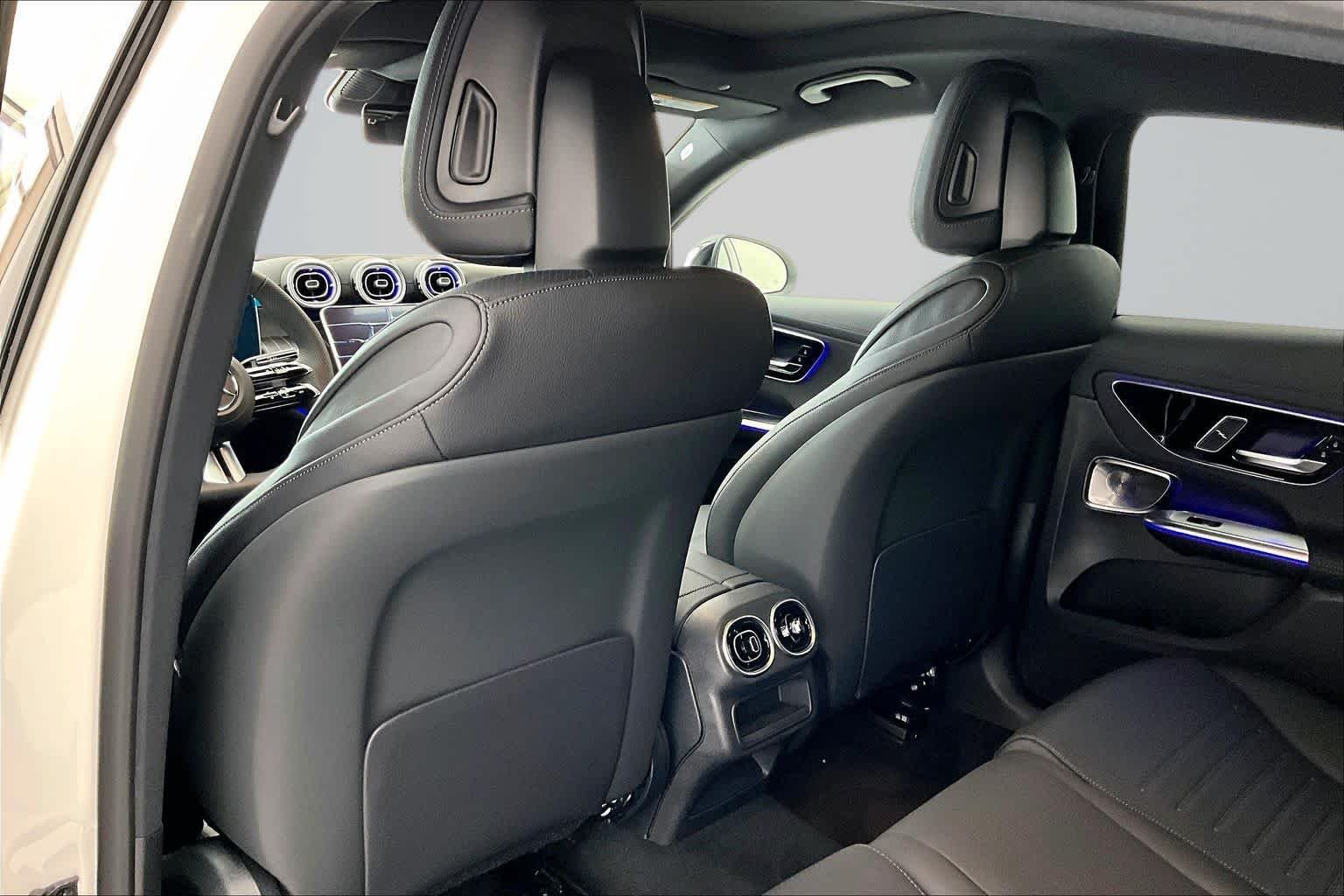 New 2026 Polar White Mercedes-Benz GLC 300 image 12