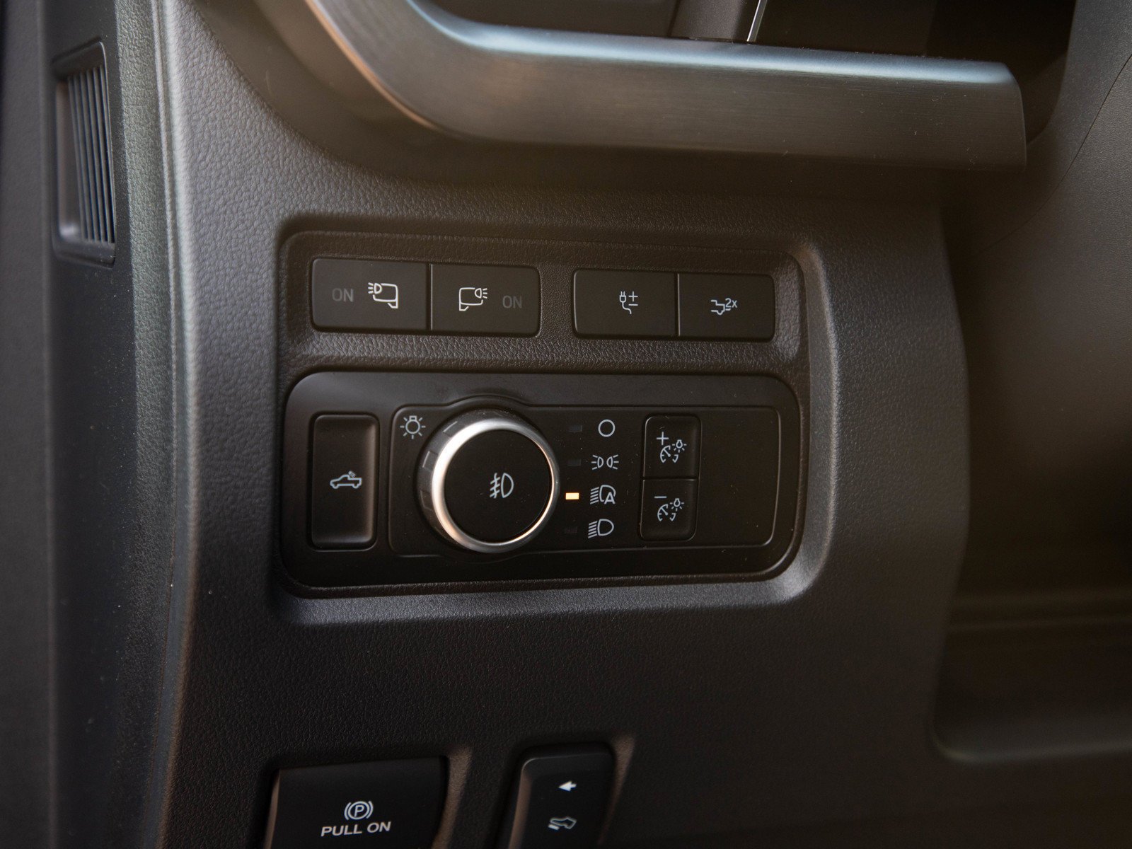 Used 2024  Ford  image 28