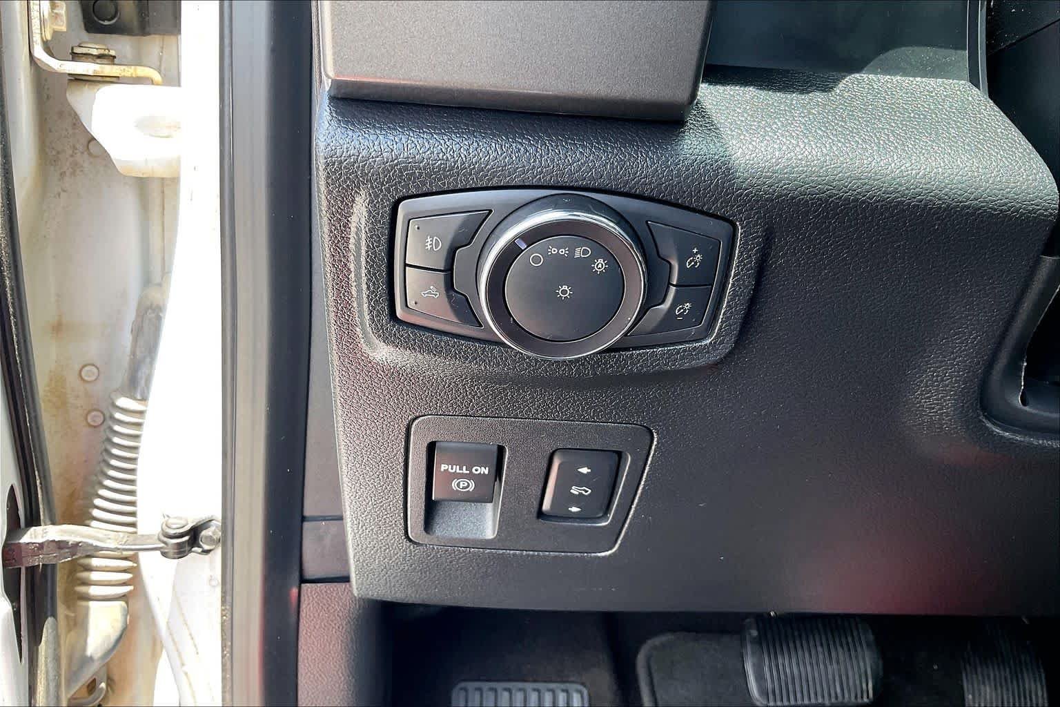 Used 2018 Oxford White Ford XLT image 15