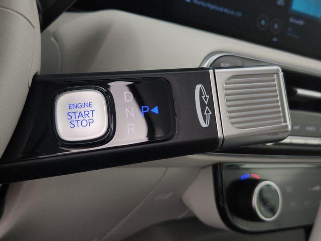 New 2026 White Hyundai SEL 8P image 33