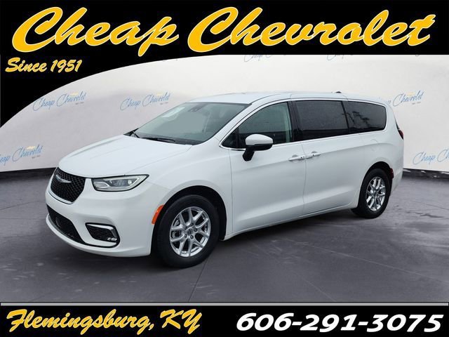 2023 Chrysler Pacifica Touring L's photo