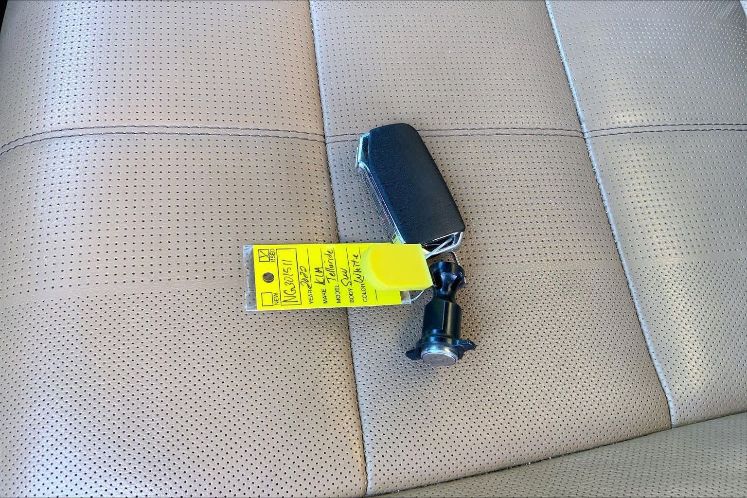 Used 2022 Glacial White Pearl Kia SX image 13