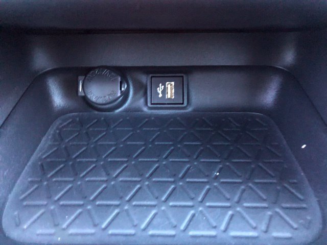 Used 2024 Pearl Toyota XLE Premium image 33
